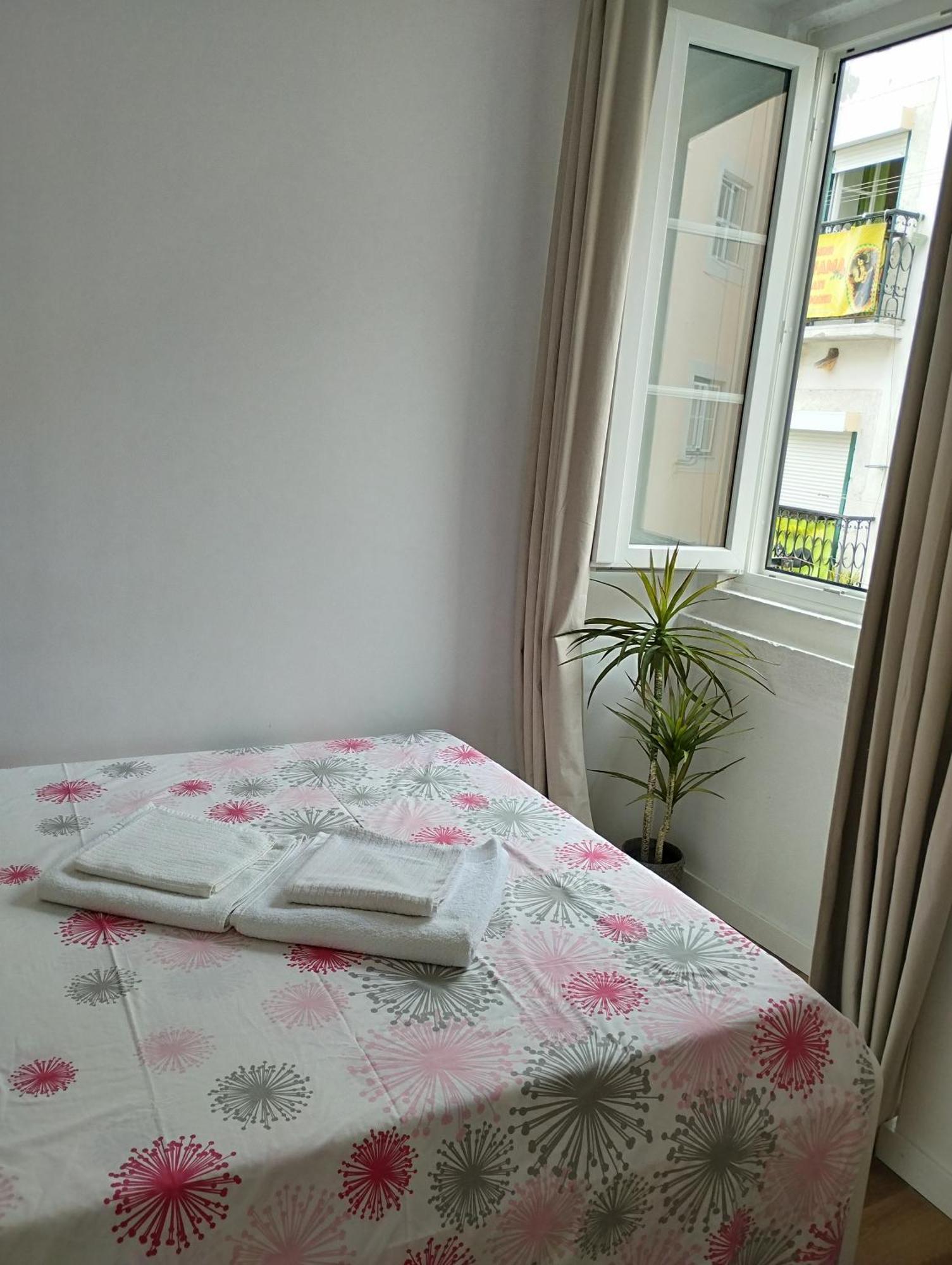Alfama Valle Lisbon Bilik gambar